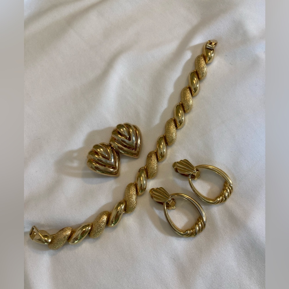 Vintage Gold Tone Bracelet and 2 Pairs of Clip on Earrings
